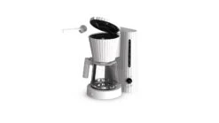 Alessi Plissé Koffiezetapparaat 1,5 Liter Kunststof Wit 9 Alessi Plissé Koffiezetapparaat 1,5 Liter Kunststof Wit -Keukenbenodigdheden Winkel 63b3fee8c48d59f870e97e25 slider 03 1920 p 1600 2