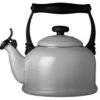 Le Creuset Tradition Fluitketel 2,1 Liter Staal Mist Grey 2 Le Creuset Tradition Fluitketel 2,1 Liter Staal Mist Grey -Keukenbenodigdheden Winkel 92000800541000