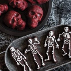 Nordic Ware Spooky Skeleton Bakvorm 4 Stuks Aluminium Bronskleurig