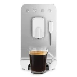 Smeg 50's Style Medium Volautomatische Espressomachine Mat Wit -Keukenbenodigdheden Winkel bcc02whmeu 10