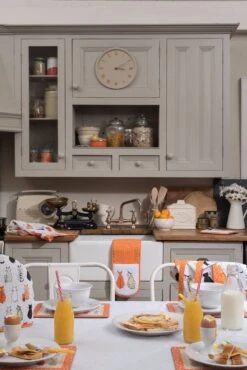 Ulster Weavers Cats In Waiting Theemuts Katoen Oranje 7 Ulster Weavers Cats In Waiting Theemuts Katoen Oranje -Keukenbenodigdheden Winkel lifestyle ncaw 0023 1 4