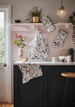 Ulster Weavers Oriental Birds Theemuts Katoen Crème 7 Ulster Weavers Oriental Birds Theemuts Katoen Crème -Keukenbenodigdheden Winkel oriental birds main klein 3